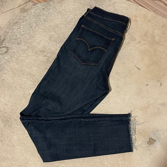 Levi's Raw Edge High Rise Skinny Jeans - Picture 2 of 8